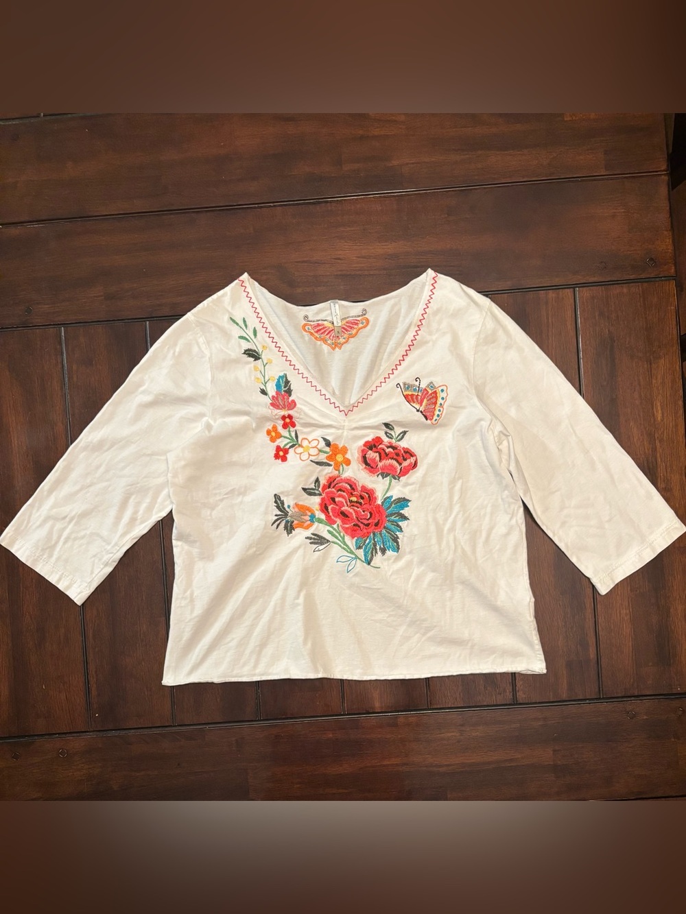 White Stag White Embroidered V-Neck Blouse Red Floral & Butterfly Design XL